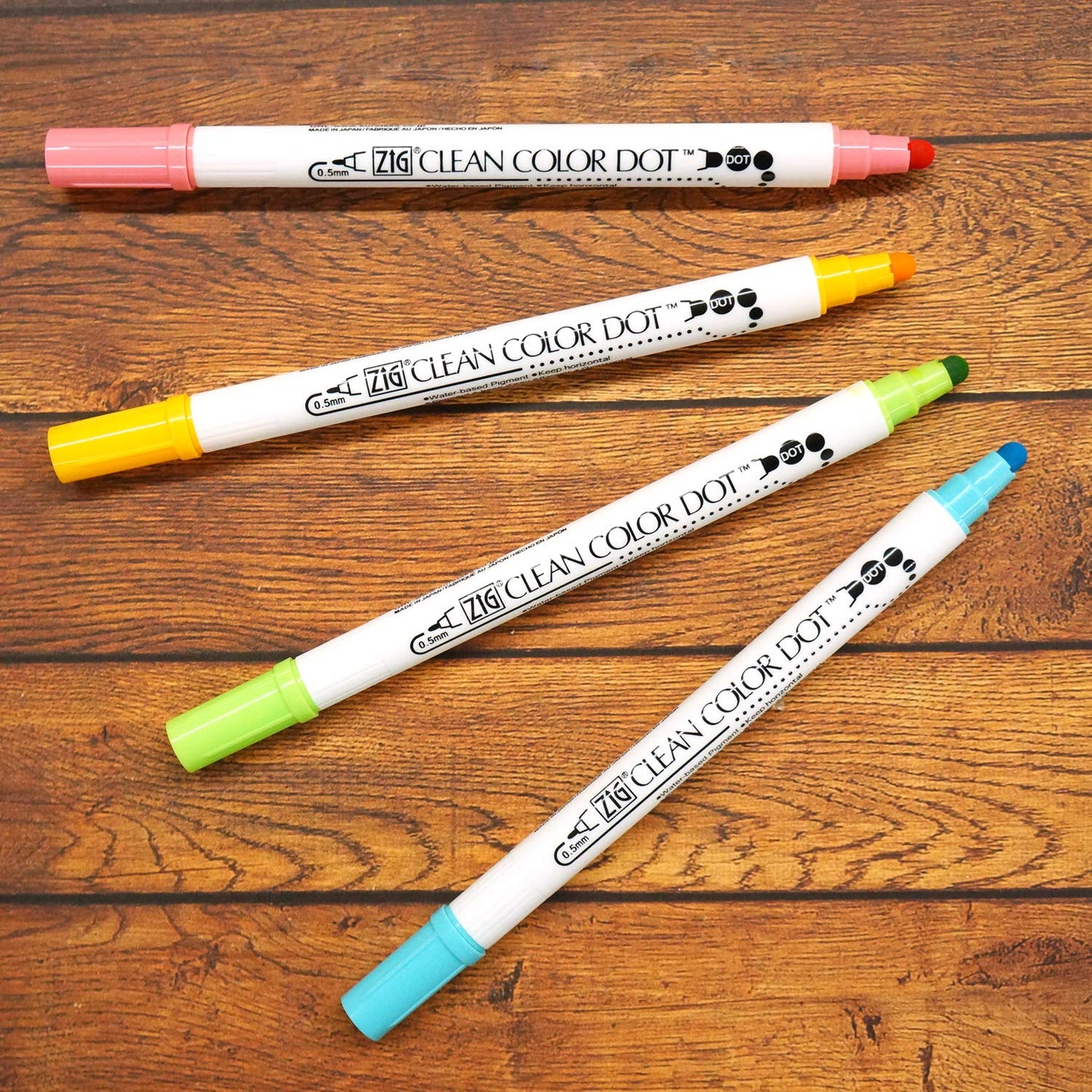 Kuretake CLEAN COLOR DOT Dual tip markers 4 colors set, 0.5mm fine tip and a flexible dot tip, for Journals, Crafts, Illustration, Lettering, Planners, for Adult, Kids, Made in Japan